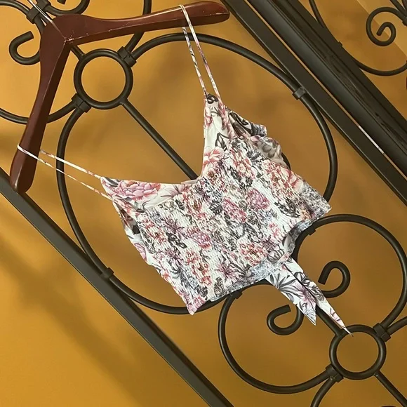 LF THREE DAYS Floral Beaute Top - Picture 3 of 6